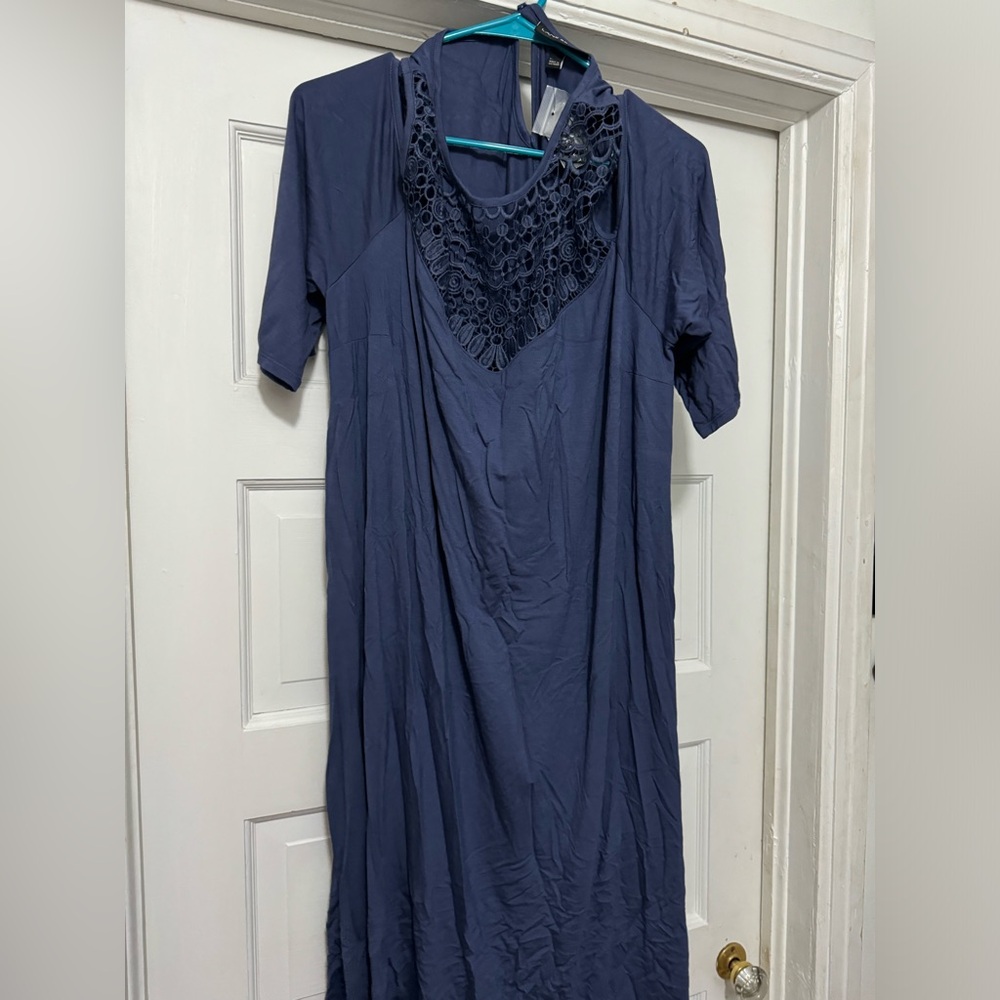 Cold shoulder, navy blue dress.